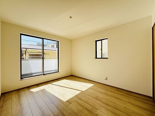 フローリング材には、木目や色調など木材特有の風合いがあり、ナチュラルな美しさで、日々の生活に温もりを与えてくれます。