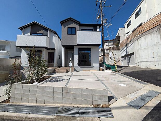 【外観】【１号棟】現地外観写真＼当社は年中無休でご案内可能／水曜日や祝日、年末年始も休まず営業！お仕事の予定を無理に変えなくともご案内、ご相談が可能です！お気軽にお問い合わせください