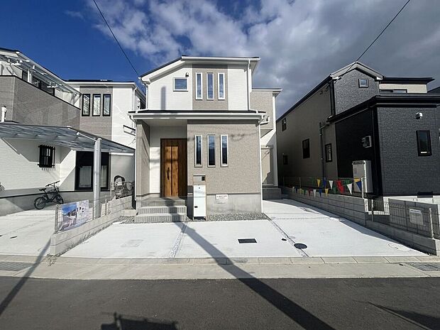 【外観】【2号棟】現地外観写真＼資金計画のお悩みお任せください／最新FPシステムを使った資金計画のシミュレーションや専属のファイナンシャルプランナーがお金回りの整理をお手伝いします！住宅ローンもお任せ♪