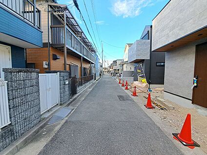 前面道路含む外観