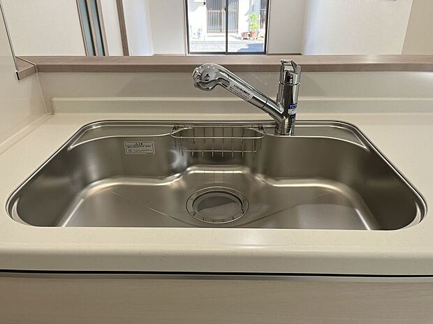 【その他設備】お鍋もスッポリ入るシンク！家事がはかどりますね