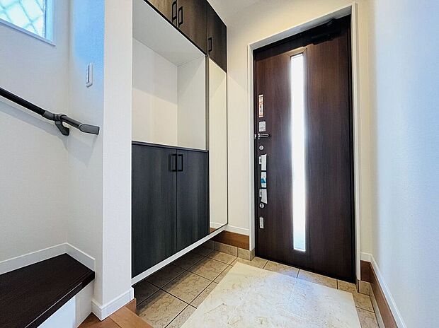 【玄関】多様化する住まいのお悩みを当社へお気軽にご相談下さい