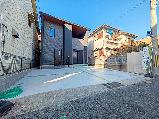 【前面道路含む外観】現地写真更新！充実したアフターサポートで安心！当社は誠実に、丁寧に、お客様一人ひとりに永く安心してお住まいいただけるようなお付き合いをさせていただきます