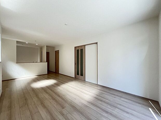 【リビング】広々リビング、人が集まるおもてなし空間を実現できますね！