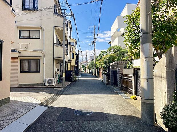 【前面道路含む外観】【現地前道】センチュリーグループにて全国規模の表彰経験多数あり!当社が自信をもってお客様にピッタリの物件をご提案いたします【不動産のプロにお任せください!】