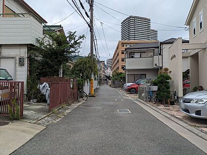 前面道路含む外観