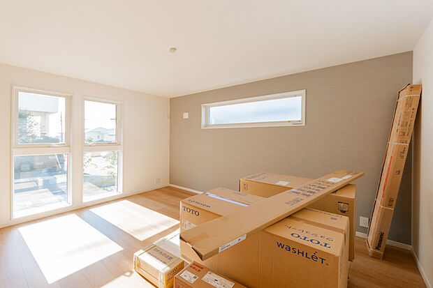 【☆☆　角住居の陽当たり・開放感　☆☆】一日のスタートに欠かせない陽ざし。朝の目覚めも太陽の力で元気にスッキリと。
風通しや開放感も良いお部屋だからストレスフリーな空間に。