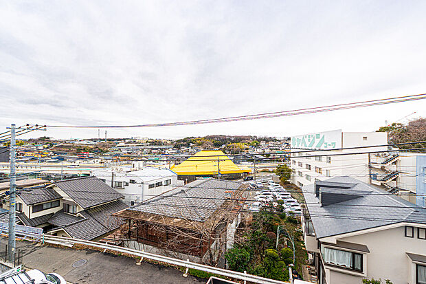 【☆☆ 青空が一層キレイに感じられる ☆☆】開放的な眺望・明るい陽ざしが最大のヒーリング効果。
今まで気づくことが少なかった青空が一層キレイに感じられる余裕♪