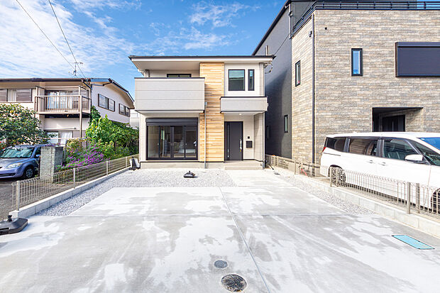 【外観】「マイホームの喜びを感じる」
スタイリッシュなデザインに心満たされる。憧れのマイホームに相応しい美しく映える外観です。
