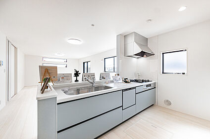 「広々ワイドサイズなシステムキッチン」