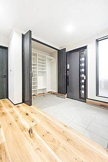 「スタイリッシュな玄関」