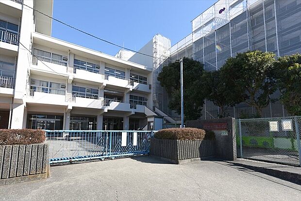 鎌倉市立関谷小学校(約150m)