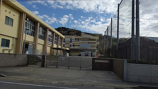 木更津市立木更津第三中学校(約1,200m)