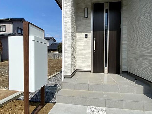 【その他】不在時に荷物が受け取れる宅配BOX。急な宅配便も再配達の手間も要らず、いつでも荷物を受け取れ便利です！