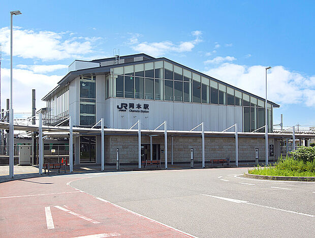 JR東北本線「岡本駅」:徒歩約12~16分(約900m~1,250m)
最寄り駅が近く、 通勤・通学・お出かけもスムーズ。