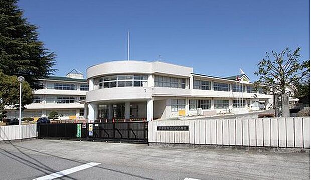 白沢小学校(約1,000m)