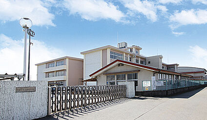 横川中学校 約1,800m(徒歩約23分)