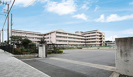 東中学校 約1,800ｍ～1,855ｍ(徒歩約23分～24分)