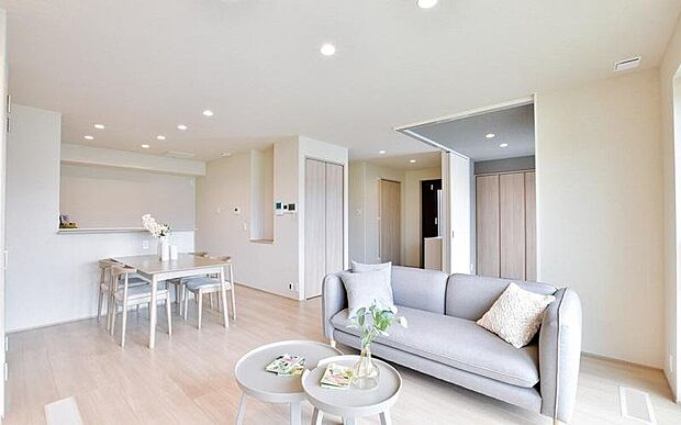 No.8／LDK＋和室の20帖超のゆとりある空間。1階は全館空調「スマートエアーズ」付きなので玄関から夏は涼しく、冬は暖かい快適空間です。