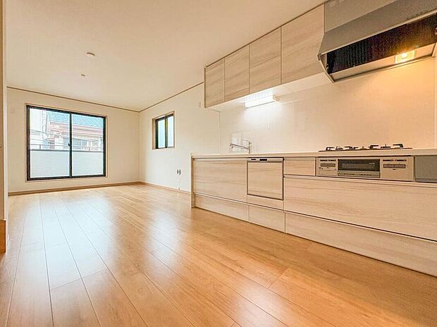 【【LDK13.2帖】】1号棟 広々としたリビングダイニング。ゆったりとしたキッチン。