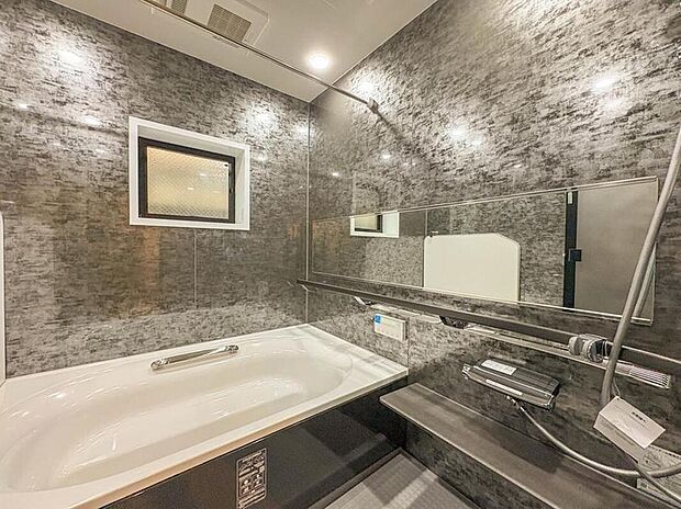 【浴室】一日の疲れを癒してくれるお風呂空間。使いやすさと上質な質感を両立して、単なる習慣から特別な時間に変わるはず。