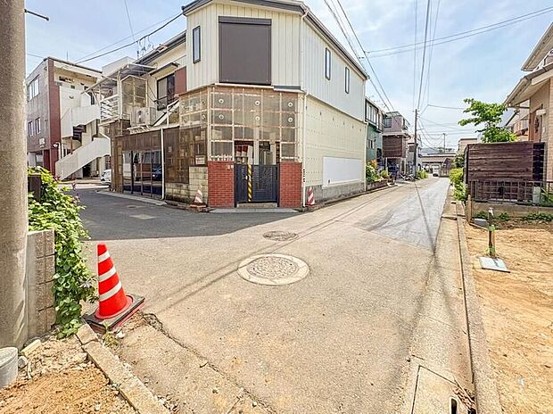 【【前面道路4.29m】】車の通行が少ないので静かな住環境を維持することができます。