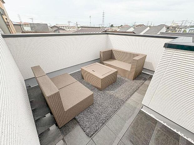 【【スカイバルコニー】】屋上はスカイバルコニーになっています。広々としたスペース、どのようにご活用されますでしょうか?