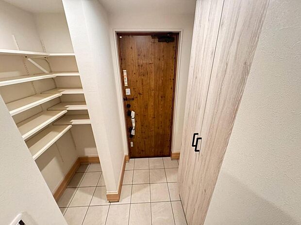 清潔感のある明るい空間でお客様をお迎えできます。シューズインクローゼットを設置し、スッキリした空間が保てます。