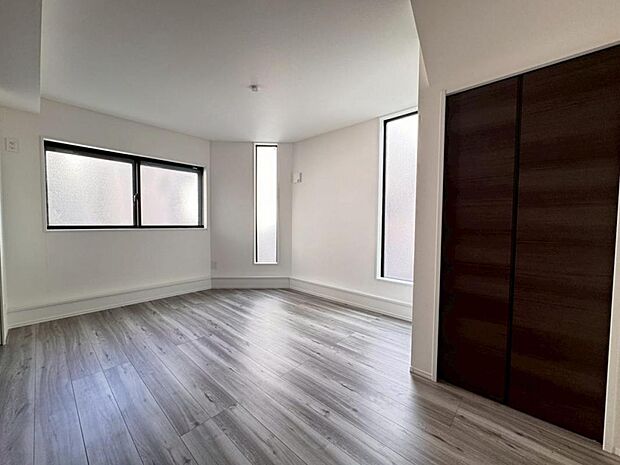 全室ゆとりある設計。お子様が大きくなっても手狭になることなくのびのびと生活頂けます。一人一人の個性溢れるお部屋創りを楽しんで頂けます。