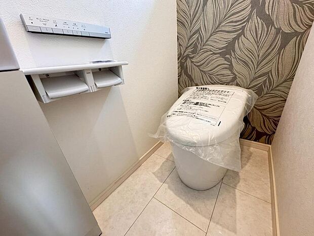 【トイレ】高機能タンクレスタイプのトイレを採用。見た目の美しさだけではなく、お手入れ・お掃除が簡単なのも重要なポイントです。