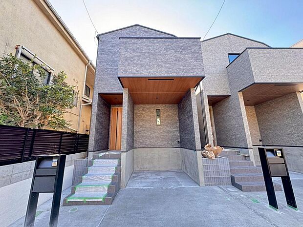 【外観】木造2階建て設計、3LDK+ルーフバルコニー+カースペース。暮らしを豊かにサポートする仕様設備や広々としたキッチンなど魅力が詰まったお住まいです。