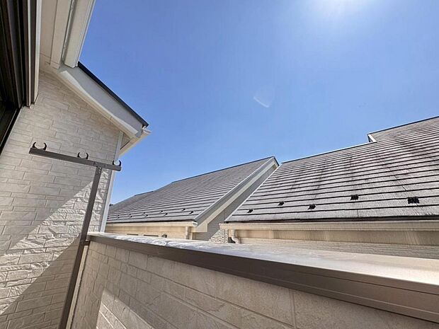 【眺望】圧迫感がなく、見晴らしや陽当りも良好です。閑静で落ち着いた街並みは心に安らぎとゆとりを叶えてくれます。