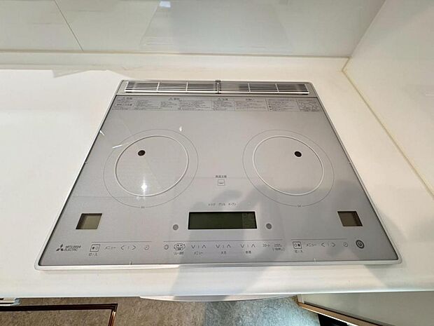 【IHクッキングヒーター】IHクッキングヒーターは火が出ないため安全性が高く、安定した加熱管理制御が容易なので、素材を均一に加熱する料理やスープなどの加熱に適しています。調理後にはプレートを拭くだけでお手入れも簡単♪