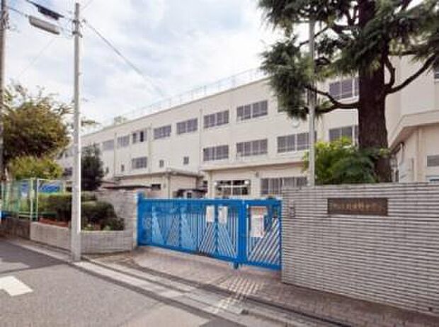 中野区立北中野中学校(約706m)