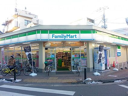 ファミリーマート 練馬富士見台店 600m