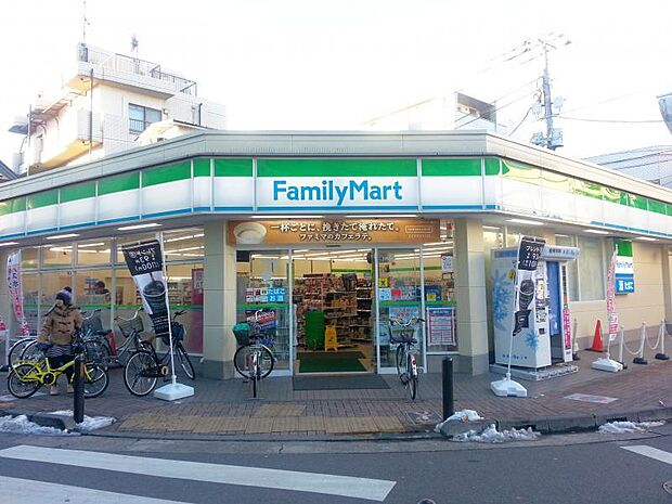 ファミリーマート 練馬富士見台店(約600m)