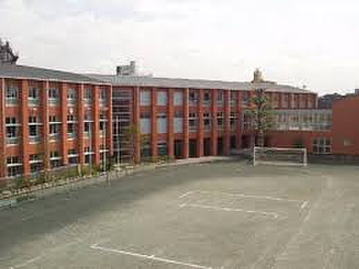 世田谷区立烏山中学校（約939m）