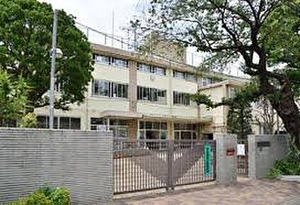 中野区立南中野中学校 886m