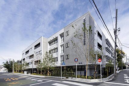 中野区立みなみの小学校 381m