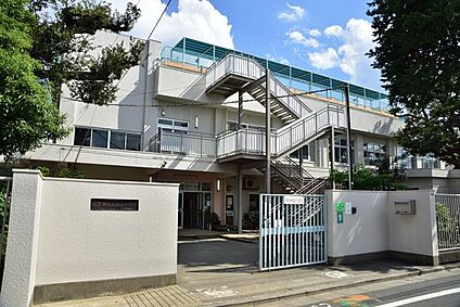 杉並区立久我山小学校 593m