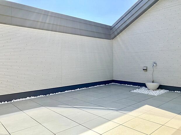 【■ 3号棟 -青空リビング- ■】水道、電気ももちろん完備。屋外プロジェクターだってできちゃう♪