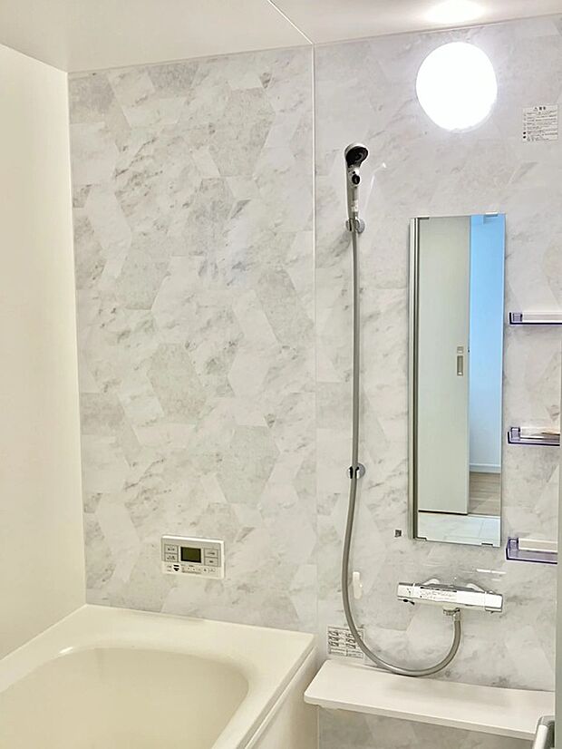 【 浴室】広々とした浴室で一日の疲れをゆっくり癒せます。
快適なバスタイムをサポートする設備が充実♪