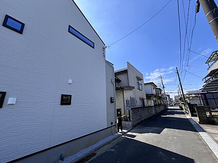 2面道路となっております！