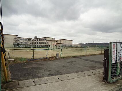 香芝西中学校 1400ｍ(徒歩18分)