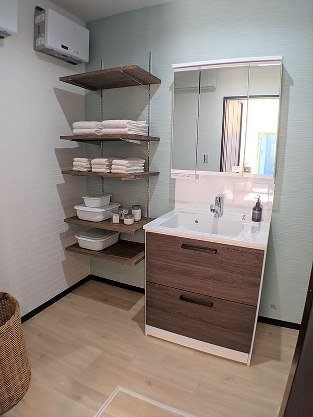 【使いやすさを考えた洗面空間】収納力のある洗面スペース。使いやすさと清潔感を兼ね備え、毎日の身支度や家事も快適に行えます。
※掲載写真は参考プランのイメージです。