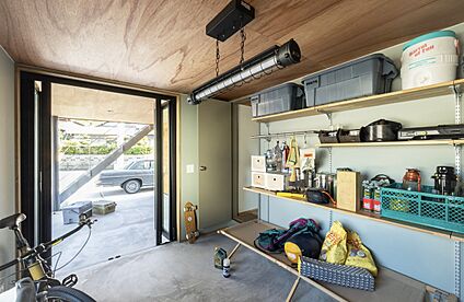 土間収納参考画像　Sunny Track House