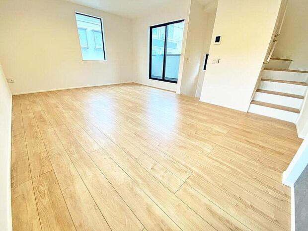 ≪Living room≫
ホームパーティに招きたくなる自慢の広々LDK。伸びやかな子育てや、にぎやかなふれあいの日々を存分に楽しんでください。