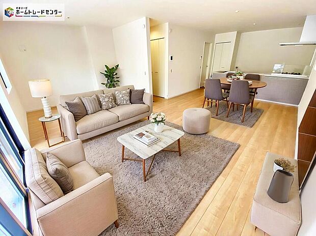 ≪Living room≫
ホームパーティに招きたくなる自慢の広々LDK。伸びやかな子育てや、にぎやかなふれあいの日々を楽しんでください。
※家具をCGで加工しています。家具付き販売ではございません。