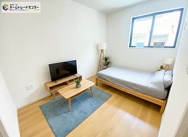 ≪Room≫
開放的な空間に陽の光がたっぷり降り注ぐ、見て明るく!家族も明るく!おうちに帰るのが楽しくなるようなお住まいです☆
※家具をCGで加工しています。家具付き販売ではございません。