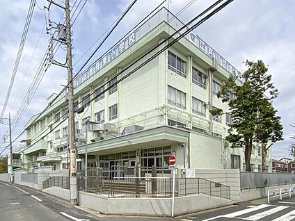 江戸川区立鹿骨東小学校 220m(徒歩3分)